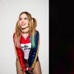 Barbara Dunkelman Instagram - Hey, Puddin’ 💙❤️ Harley Quinn photos up on the fan site, link in my b i o ✨ Photos by: @atwes HMU: me!