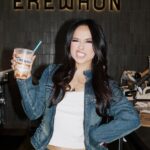 Becky G Instagram - WE OFFICIALLY GOT A BROWN GIRL @erewhonmarket SMOOTHIEEE 😭🙏🏽 It’s been so much fun crafting the perfect homage to the traditional horchata. It was important to me that many of these ingredients were sourced from Latin-owned companies and a portion of proceeds will be donated to Just Keep Livin’ Foundation and Justice for Migrant Women. I can’t wait for you to try it I hope you love it as much as I do!!! 💕 Also, shout out to Lupe and the rest of the Culver City staff in the kitchen for the love & support. Los quiero mucho. Viva la Raza 🤎