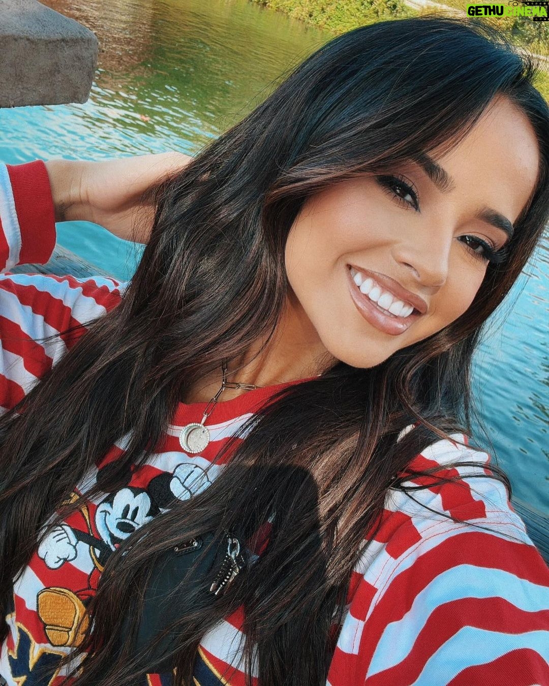 Becky G Instagram – Disney Traditions 🫶🏽 @DisneyParks @WaltDisneyWorld ...