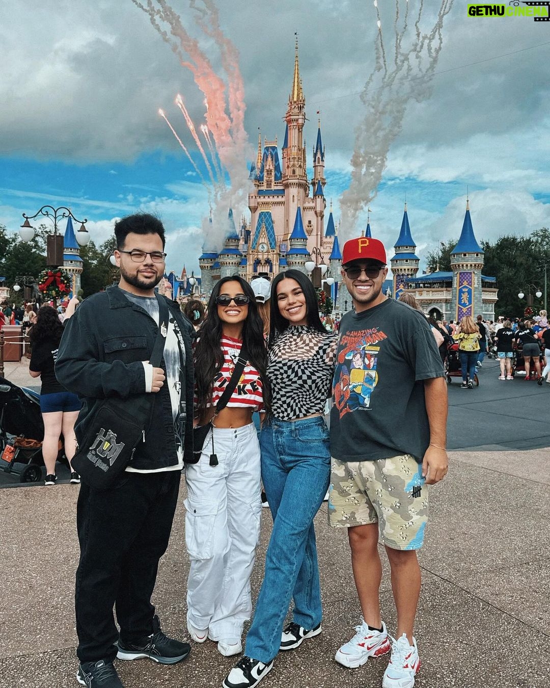 Becky G Instagram Disney Traditions 🫶🏽 Disneyparks Waltdisneyworld Waltdisneyworld Walt