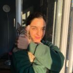 Begüm Akkaya Instagram - Akşam güneşi Fıvça ve ben🥑