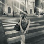 Begüm Akkaya Instagram - Bonjour Paris🧡