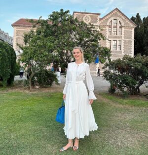 Begüm Kütük Instagram - Bu kadar büyüdün de mezun mu oldun sen?
@denizdevrannn 🤍🎓