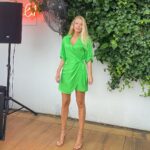 Begüm Kütük Instagram - All green with @moeva_london x @esteelauderturkiye 📸: @eylullaydinn