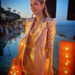 Begüm Kütük Instagram - Geceye topuklu ayakkabı ile başlayıp çaktırmadan ayakkabıları çıkarıp masa altına gizleyenlerden misin?😉💞#hellosummerescape2022 #hellosummerescapexall #summervibes