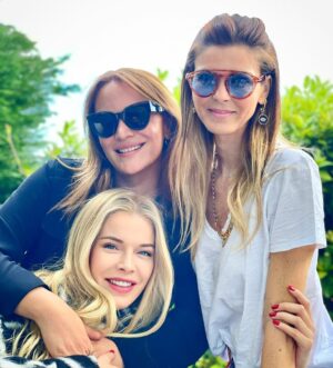 Begüm Kütük Instagram - #besties 🦋💞 @selinberry @eliftasangilince