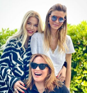 Begüm Kütük Instagram - #besties 🦋💞 @selinberry @eliftasangilince