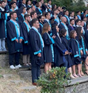 Begüm Kütük Instagram - Bu kadar büyüdün de mezun mu oldun sen?
@denizdevrannn 🤍🎓