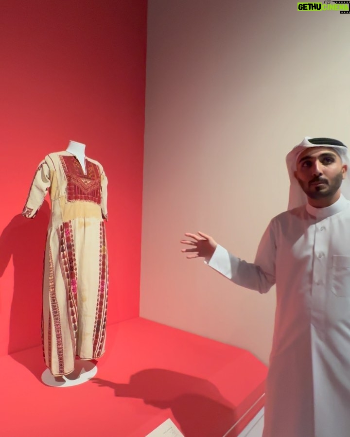 Bella Hadid Instagram - Landed in Doha and went straight to see the incredible new Palestine exhibition, “Labour of Love” “Embroidering Palestinian History will take visitors on a journey of discovery of tatreez embroidery as woven into the social, economic, and political fabric of Palestinian society, through different historical periods.” This show brought tears to my eyes and even more pride for my beautiful Palestinian roots and people. I love you Qatar and I love you Palestine! Photos by my sister @yasminediba