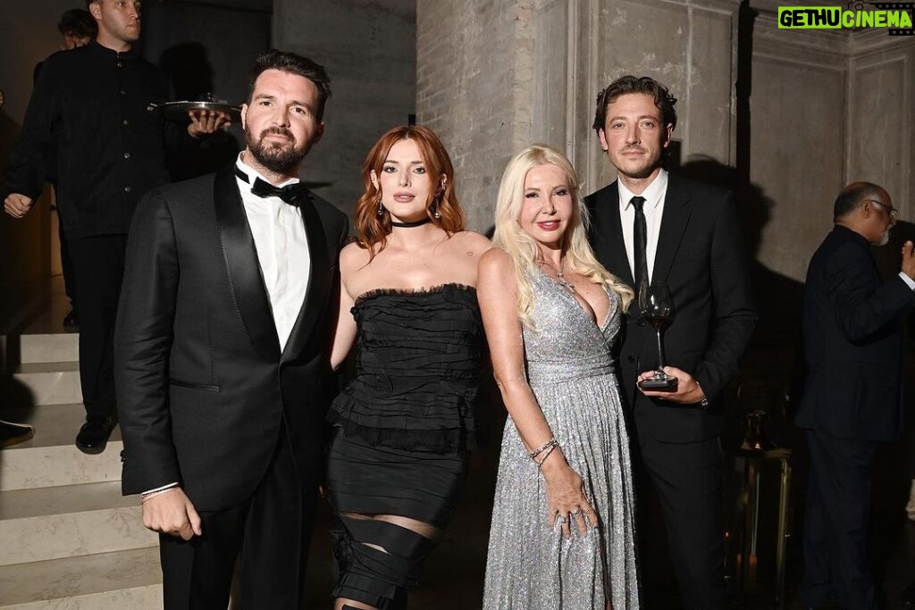 Bella Thorne Instagram - Ciao, Bella! Thank you @bellathorne for bringing out the whole squad to support #amfARVenezia.