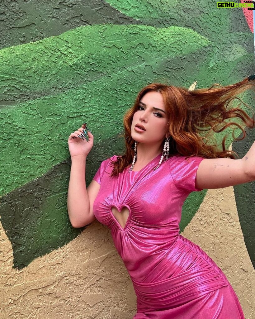 Bella Thorne Instagram - Ok can we talk about why men don’t like the BARBIE movie?!?! Thoughts? Opinions?? I need intel!!