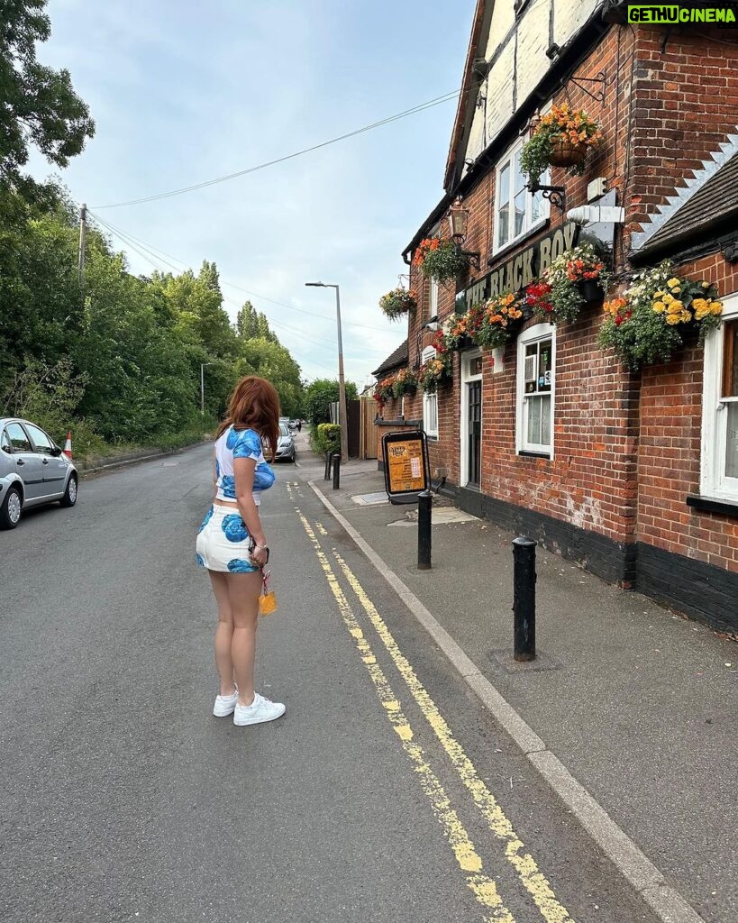Bella Thorne Instagram - F____ ONEEEEEE Thank u Lewis for an amazing day!! London, United Kingdom