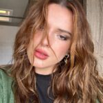 Bella Thorne Instagram - Since everyone is going red I went brown 🫣🤭🤫