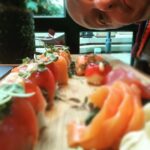 Bernhard Hoëcker Instagram – Kurz vor Abfahrt zu „Wer weiss denn Sowas?“ noch genüsslich was gegessen.
 #werweissdennsowas @kaipflaume @elton_tv #sushi East Hamburg