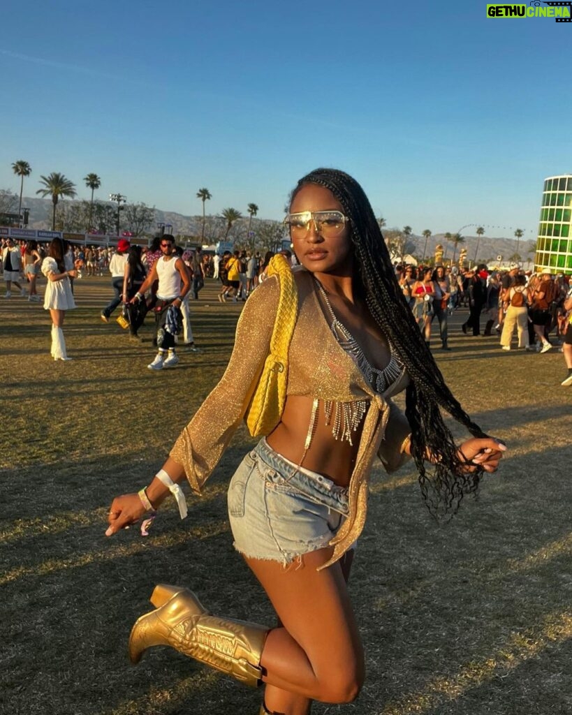 Bethany Clayton Instagram - I’ll take you to the moon, there’s only room for 2 #day1💛 Coachella Music Festival