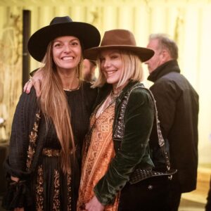 Bianca Roe Instagram - Wish we could post a thousand more... just to relive the day! @inthefieldojai 📷 @nothinmyst 💙