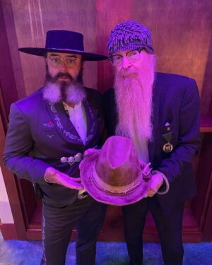 Billy Gibbons Instagram - Hey y’all…. A big shout out to Teressa Foglia @teressafoglia, thank you for my new custom-made chapeau!! Look for it on tour.

@thebryanmuseum
@jbbryan2018