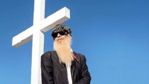 Billy Gibbons Instagram - Photo @rosshalfin
New interview: https://www.loudersound.com/features/billy-gibbons-storyteller-hot-sauce-merchant-lover-of-public-transport