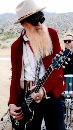 Billy Gibbons Instagram - Who wants more guitar solos?

#guitargram #guitaristsofinstagram #guitarsolo #guitarsolos #Guitar #electricguitar #billyfgibbons #billyfgibbonshardware #shesonfire🔥