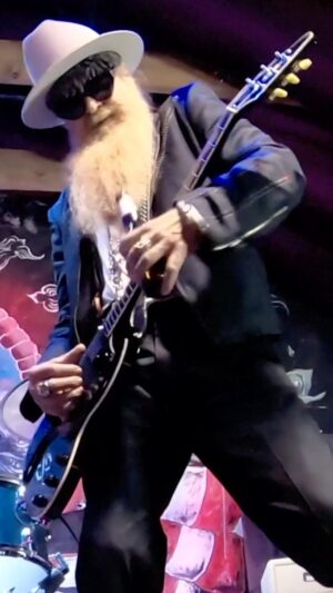 Billy Gibbons Instagram - Tried out a case of beer to find the right one to use as a slide. 
#Slideguitar #guitargram #billyfgibbons #billyfgibbonshardware #bottleslide #guitaristsofinstagram