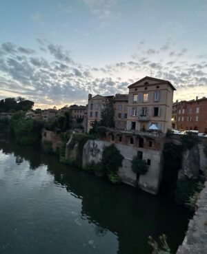 Billy Gibbons Instagram - Happy 4th from BFG at the gig in Albi, France...!

#albifrance #billyfgibbons