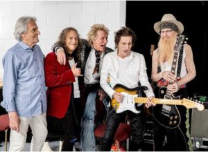 Billy Gibbons Instagram - Jeff Beck tribute at The Royal Albert Hall 

Photos 1-3 by @rosshalfin