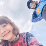 Bonnie Wong Instagram - 咁快又一年🧡感謝好天氣☺️ 1. 指定白牆合照 2. 指定360合照 3. 虎牙與L姐 4. 上下把 5. 全家福 6. Bad girlo精神領袖🔥😈🤘🏻 7. 我哋都係樂壇新人呀！！！ #多謝你唱我 Wardrobe @physiojam Makeup @carmencmakeup_cc