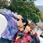 Bonnie Wong Instagram - 咁快又一年🧡感謝好天氣☺️ 1. 指定白牆合照 2. 指定360合照 3. 虎牙與L姐 4. 上下把 5. 全家福 6. Bad girlo精神領袖🔥😈🤘🏻 7. 我哋都係樂壇新人呀！！！ #多謝你唱我 Wardrobe @physiojam Makeup @carmencmakeup_cc