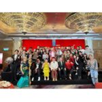 Bonnie Wong Instagram - Shine bright like a diamond💎 ✨ 今年台慶好bling bling💫 第一次有好姊妹同我一齊化妝整頭再去台慶 好有gossip girl嘅既視感（？）☺️ 玩得好盡興🤘🏻開心嘅晚上呀～ 商台Happy Birthday 🫶🏻 今晚最驚喜係有前輩拎60年長期服務獎 用把聲陪伴大家60年❤️好浪漫 嗯 電台就是如此浪漫🫶🏻 Makeup @carmencmakeup_cc Hair @zenkizen0401
