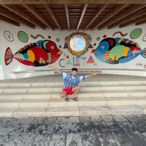 Borja Jiménez Mérida Instagram - Muy contento de pintar mi primer mural en la plaza de La Caleta 😀🐠🖌

Gracias a los muchachos de la brocha gorda por echarme una mano @kuko_th3_dog @yosce.g @daferez @armichegonzalez 💪