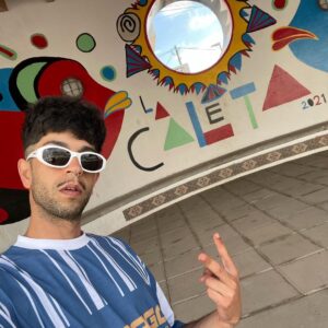 Borja Jiménez Mérida Instagram - Muy contento de pintar mi primer mural en la plaza de La Caleta 😀🐠🖌

Gracias a los muchachos de la brocha gorda por echarme una mano @kuko_th3_dog @yosce.g @daferez @armichegonzalez 💪