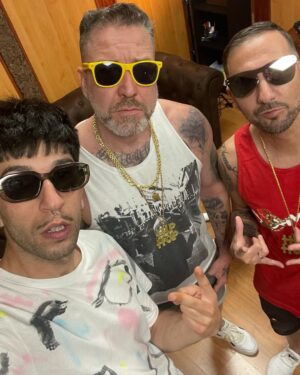 Borja Jiménez Mérida Instagram - Acaba de salir el disco de los compadres SFDK y tenemos un temaso juntos que no te puedes perder 

🫧 POMPA 🫧 link en bio 

@sfdkoficial @zatureyoficial @oscar_sanchez_oficial