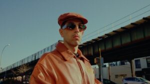 Borja Jiménez Mérida Instagram - LA FLORINATA 🎤💥 OUT NOW
En este tema he intentado dar todo mi potencial en forma de hipi hapa. Nuevo clásico para que meneen el cuello y les explote el coco.

Hace 6 años salió el tema de Mucho. Hice aquel vídeo con mis amigos @alvar_alonso y @claudio__rivero echando unas birras en una azotea de Madrid. Por aquel entonces para mí el rap era como ir a la cancha a jugar un cuatro pa cuatro, algo que me gustaba y hacía cuando podía.

Hoy me siento afortunado de poder dedicarme a esto y de seguir contando con mis amigos para hacer los vídeos. Es una suerte poder disfrutar mientras se trabaja. En este viaje a New York lo pasamos como niños y salió un pepino de videoclip. Les quiero mucho ❤️

Beat: @judecabeat
Coproducción y mezcla: @mpadrums
Scratches: @djpimpmadfinger 
Máster: @vacuummastering 

Gracias @2pac @thenotoriousbig 🙏

Gracias a todos los que me escuchan por hacer esto posible 💙

Disponible en todas las plataformas, link en bio

Bejismo International Sound
8===D