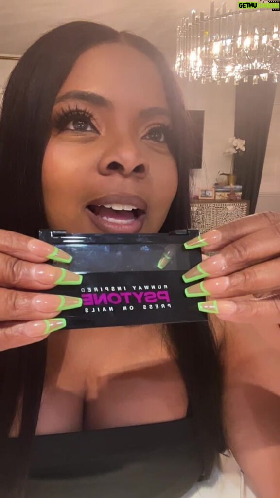 Brely Evans Instagram - Open Box with Brelyyyyyy!! The year is ending let’s help these BIG BUSINESSES go out with a BANG! Order from them!! Send products and services to the address in my bio to appear on the next OBwB!! 🎁 @psytonenails 🎁 @luvzanaibeauty 🎁 @affirmyourselftoday 🎁 @wisdomofthewomb 🎁 @mymensroom 🎁 @rich4g 🎁 @kuvingsusa Worldwide