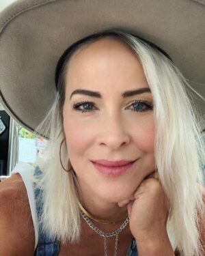 Brittany Daniel Instagram - Hi! 😘#mood