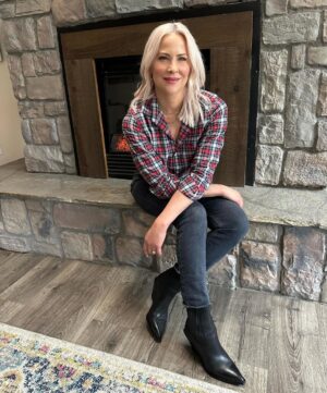 Brittany Daniel Instagram - Cozy winter in Tahoe❄️
@frankandeileen