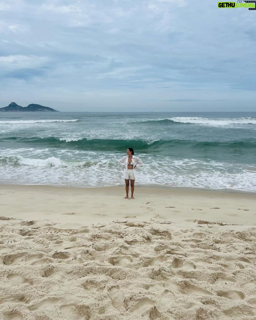 Bruna Aiiso Instagram - frente e verso 🌊 Rio de Janeiro, Rio de Janeiro