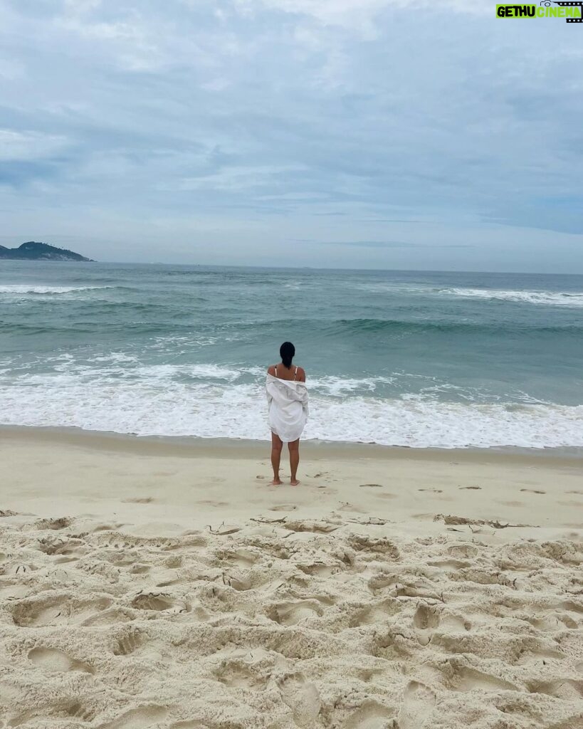 Bruna Aiiso Instagram - frente e verso 🌊 Rio de Janeiro, Rio de Janeiro