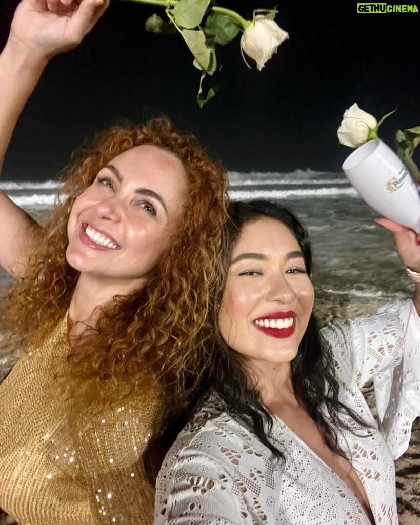 Bruna Aiiso Instagram - Amores🌟🥂Vem 2024! Rio de Janeiro, Rio de Janeiro