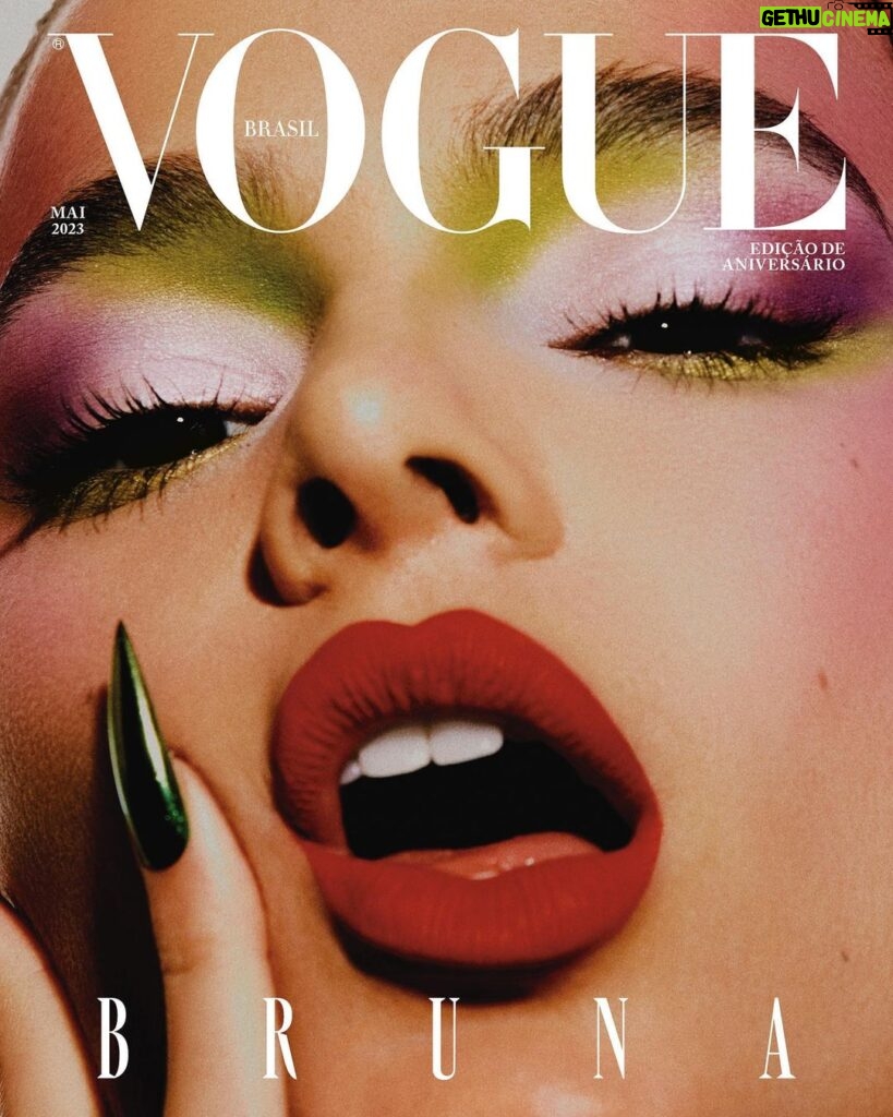 Bruna Marquezine Instagram - A #VogueMaio chegou com… @brunamarquezine na capa! A edição de aniversário, que começa a chegar nas bancas a partir desta sexta-feira (5), vem acompanhada de uma entrevista reveladora, onde a carioca fala abertamente sobre a carreira em Hollywood, sobre a estreia como produtora e codiretora no streaming e sobre a consolidação no mercado de moda. "Me emocionei em ver meu país comemorando uma vitória que é nossa. Não cresci vendo muitas brasileiras ocupando esse espaço", conta. Leia a entrevista completa em vogue.com.br #BrunaNaVogue Foto: @lufreee Texto: @paulimerlo Direção de arte: @juliakoala Styling: @ritalazzarotti Beleza: @henriquem85, com produtos @maccosmeticsbrasil Produção executiva: @deialansky Produção local: @flaviak Produção de moda: @amandhagaio, @ferrarijeff, @frenchtouchofficial e @rtatsuo Assistentes de foto: @photolucasgarcia e @mat.focs Assistentes de styling: @by.gloriaffz e @mariamenezes98 Assistente de beleza: @alanleal.mua Nail artist: @nailsbymagda.s Retouch: @studiomarciomoraes Agradecimentos: @plaza_athenee e @charlespiriou