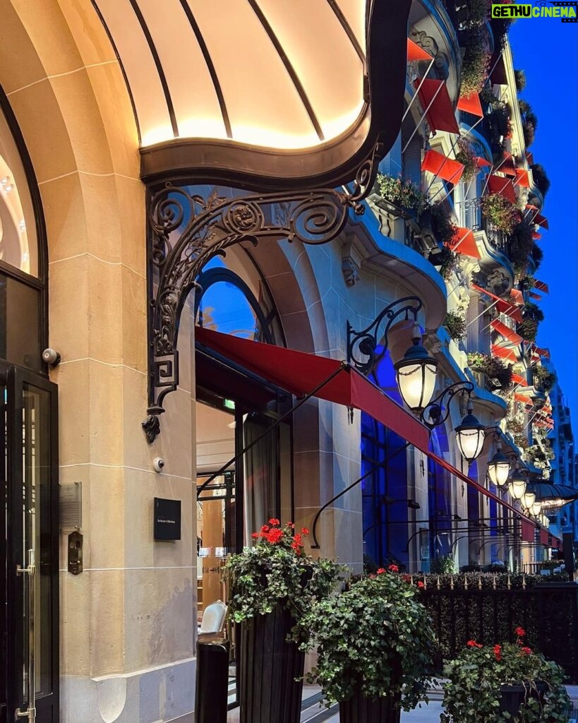 Bruna Marquezine Instagram - #tbt Paris 🎈 #DCmoments @plaza_athenee Plaza Athenee Paris