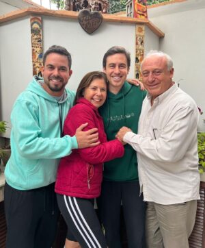 Bruno Ascenzo Instagram - No suelo subir fotos familiares pero 39 años con ellos es para celebrar y recordar. Que siga la patronal. 🫶🏼♥️