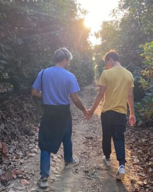 Bruno Ascenzo Instagram - 10 años. Una década de risas y llantos, esquivando obstáculos, abriendo caminos, inventando reglas. El mejor regalo para despertar todos los días con una sonrisa. Mi Bello amor. Gracias por querer -y seguir queriendo- caminar juntos. Por 50 más.