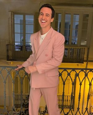 Bruno Ascenzo Instagram - Primera noche en Málaga y cómo me gusta mi terno. Desliza 🕺🏻💖 ➡️

#FestivalMálaga #26FestivalMálaga 

🕴️: @yirkosivirich 💞
👟: @adidaspe 🏳️‍🌈