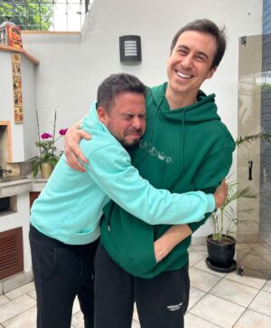 Bruno Ascenzo Instagram - No suelo subir fotos familiares pero 39 años con ellos es para celebrar y recordar. Que siga la patronal. 🫶🏼♥️