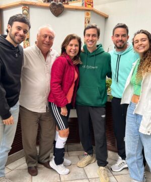 Bruno Ascenzo Instagram - No suelo subir fotos familiares pero 39 años con ellos es para celebrar y recordar. Que siga la patronal. 🫶🏼♥️