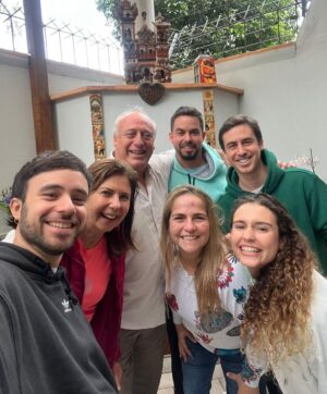 Bruno Ascenzo Instagram - No suelo subir fotos familiares pero 39 años con ellos es para celebrar y recordar. Que siga la patronal. 🫶🏼♥️