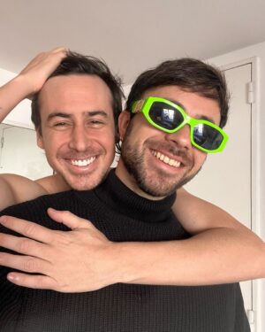 Bruno Ascenzo Instagram - Celebrando 39 escalones bien bailados y a un paso de llegar a los 40. Gracias a todos los que están, me hacen un poquito más feliz. 🥳🎂🎈