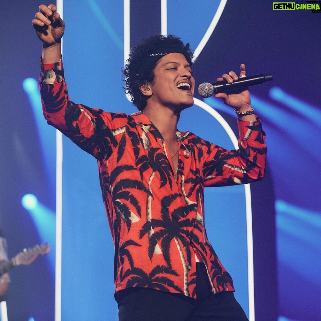 Bruno Mars Instagram - FRIKIKIKIKI!!!!! ⏰