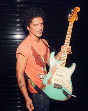 Bruno Mars Instagram - sound check pose 🤘